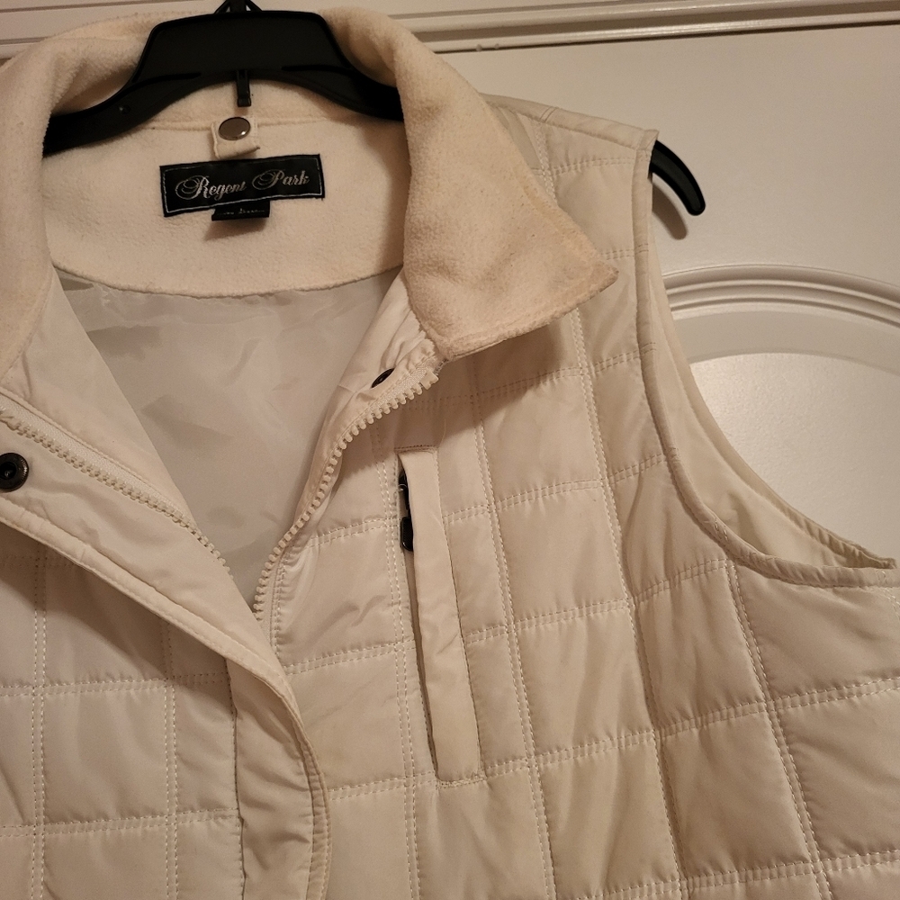 Ivory vest - Picture 9 of 9